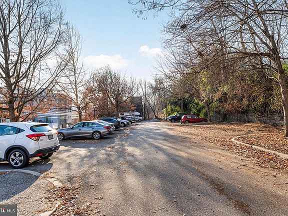 4th image of 4784 Silverwood St