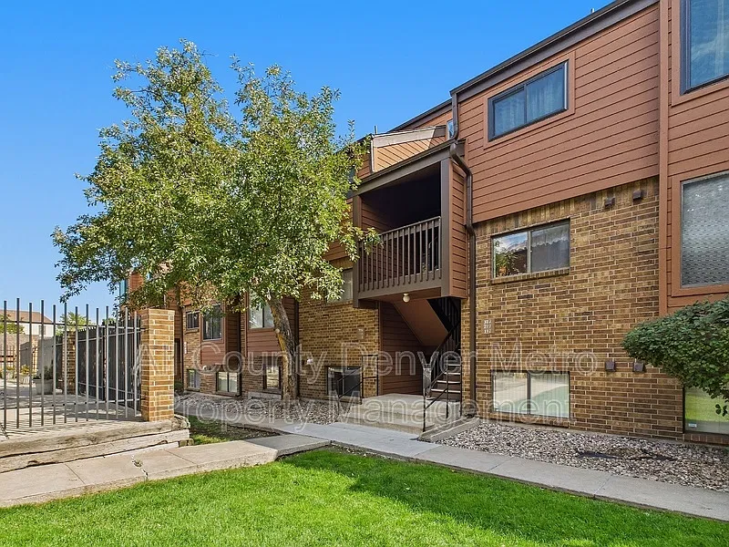 2 bed, 1.0 bath, 936 sqft, $1,485 — Photo 3