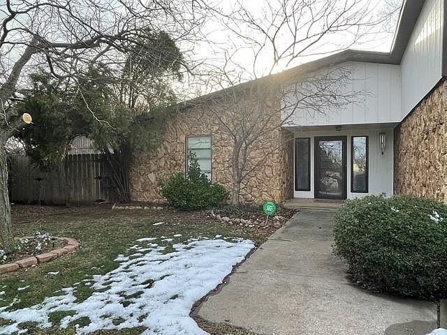 1st image of 413 N Willowood Dr