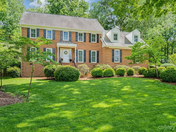 9819 Glastonbury Ct, Charlotte, NC 28270