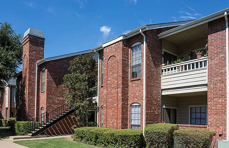 The Versailles Apartments — Photo 35