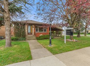 8046 Gross Point Rd, Morton Grove, IL 60053