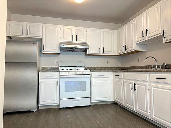 3rd image of 312A Hart St #2