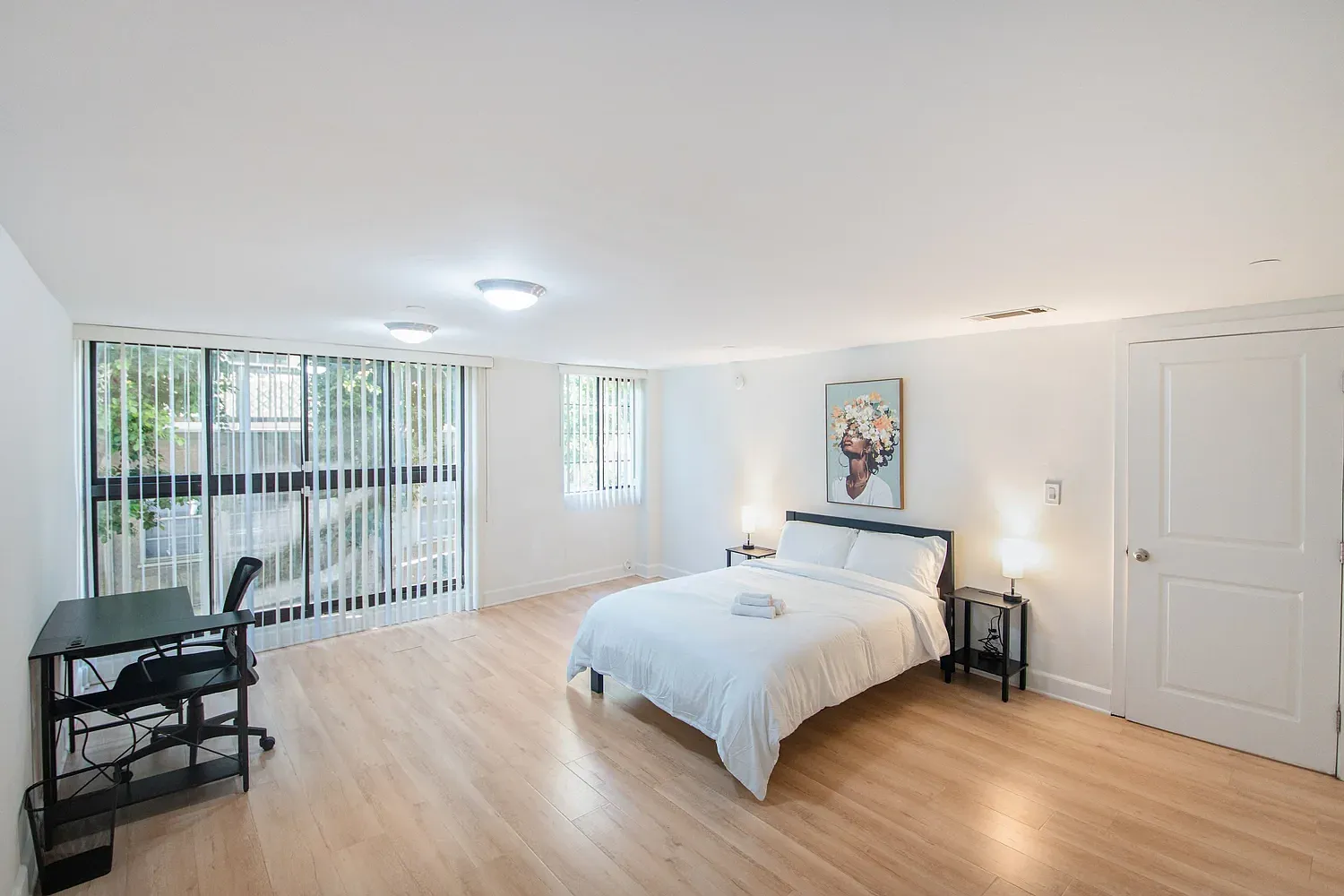 6 bed, $2,000 — Photo 1