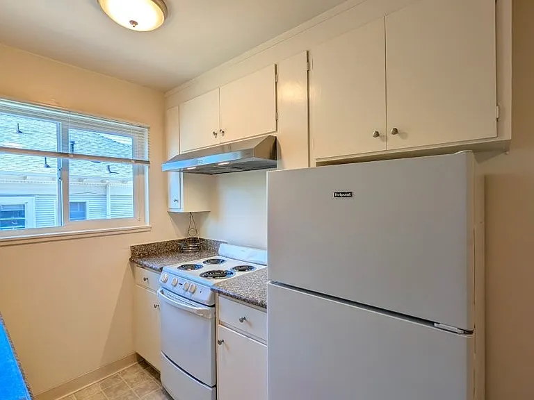 2534 Benvenue Ave — Photo 30