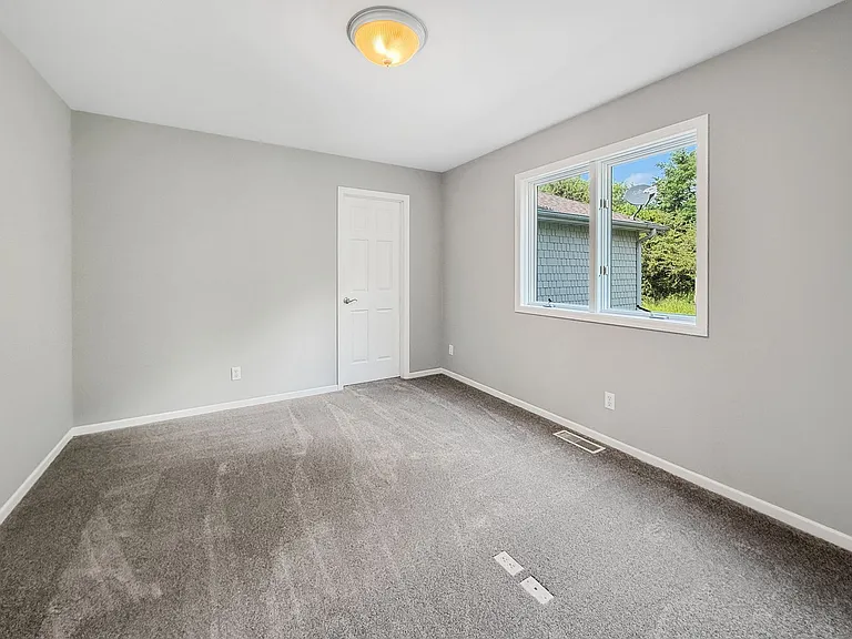 3200 Lakeside Dr — Photo 11