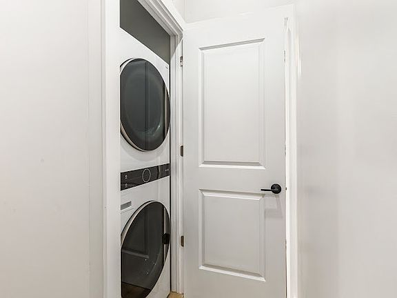 5th image of 1021 Douglas Ave #1