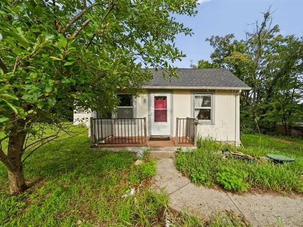 103 Ash St, Excelsior Springs, MO 64024