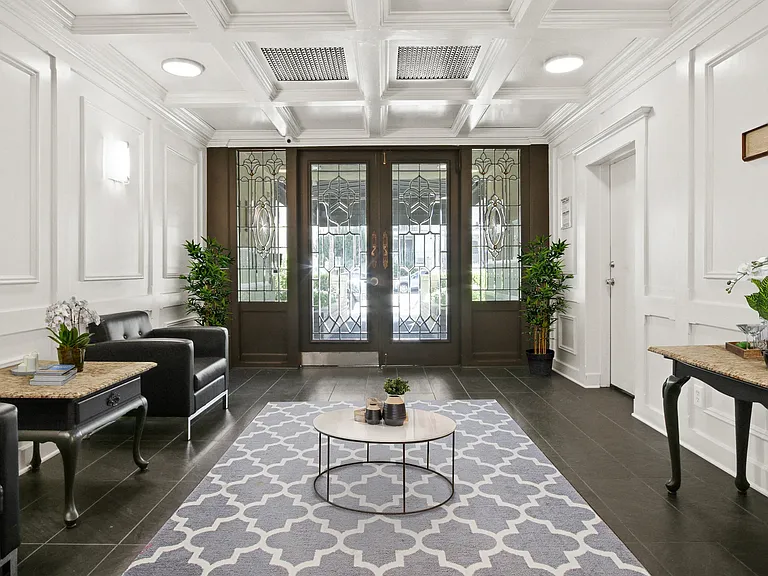 115 Doheny Apartments — Photo 26