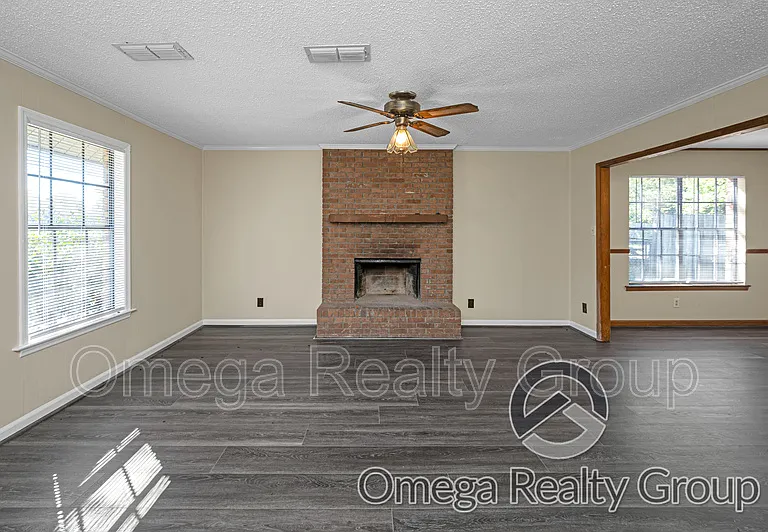 5827 Darien Dr — Photo 9