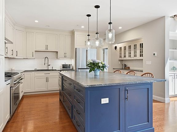 2nd image of 16 Taylor Dr #3012