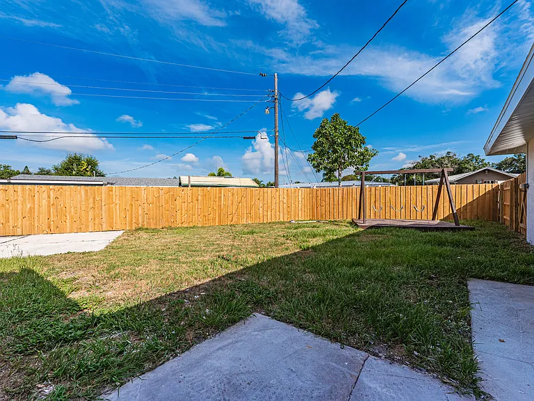 1811 Rhoades Ter — Photo 19