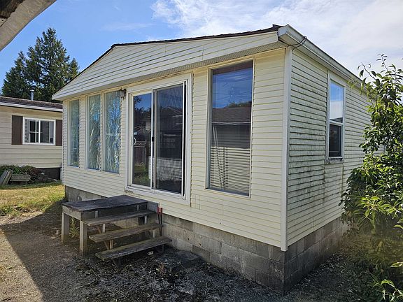 4th image of 1895 Shore Cres