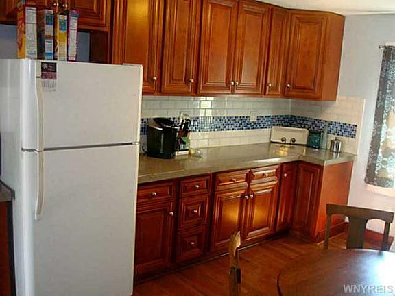 2nd image of 252 Shartle Pl
