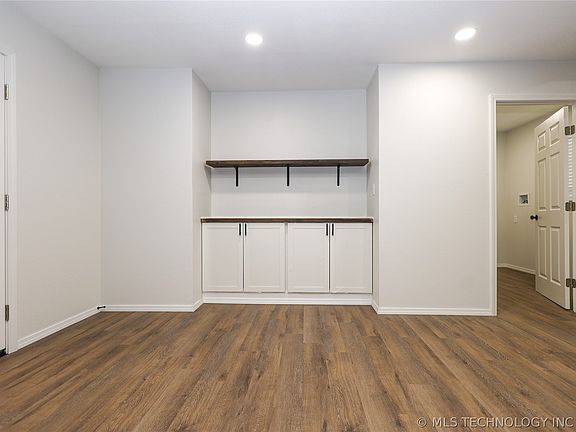 5th image of 1113 W 10th St