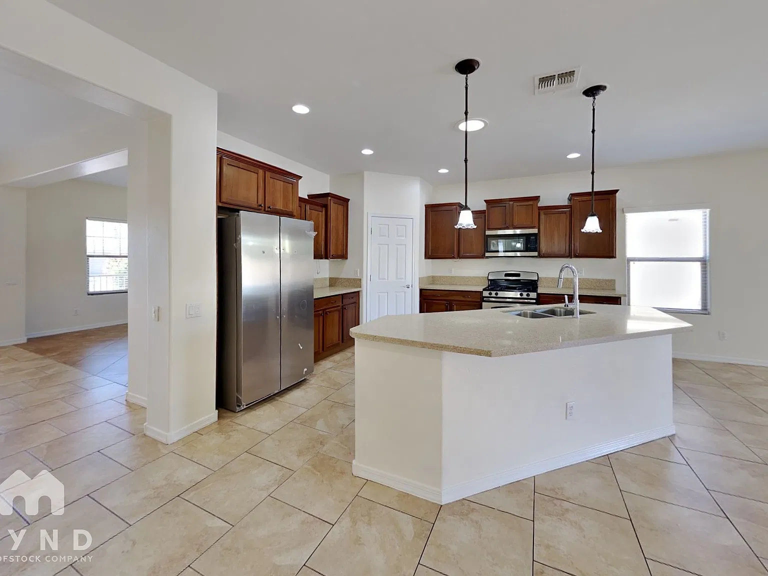 4 bed, 2.0 bath, 2055 sqft, $2,495 — Photo 4
