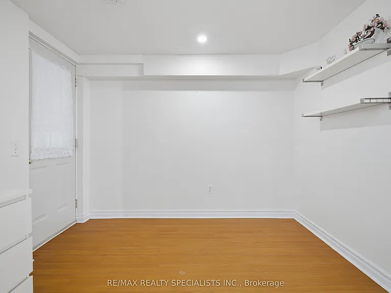 1036 Caven St — Photo 7