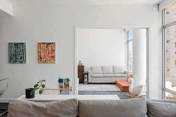 Rented by SERHANT. | media 9