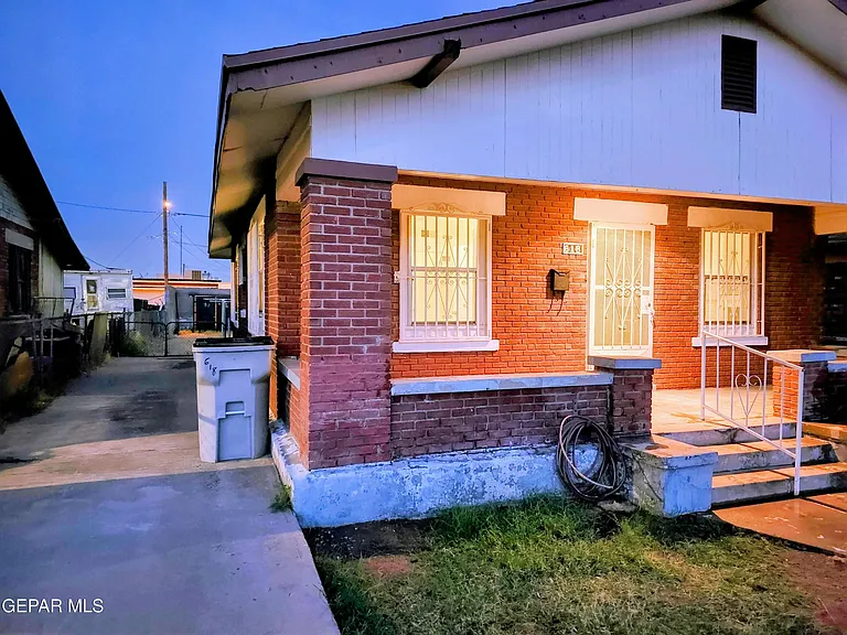 618 N Estrella St — Photo 3