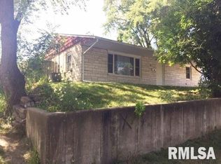 17 Riverview Ln, Bettendorf, IA 52722