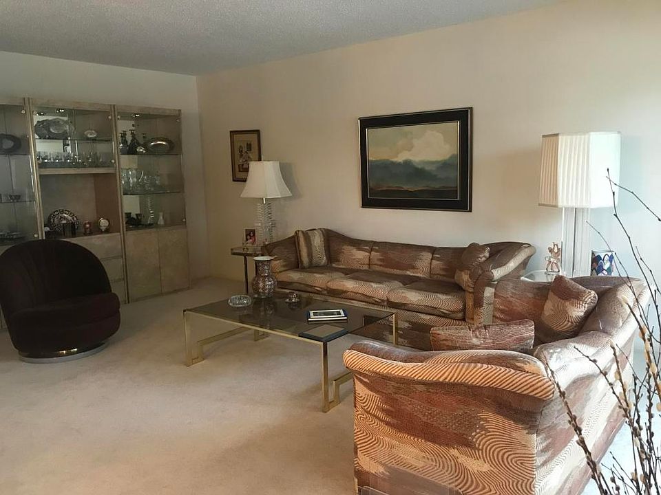 1st image of 110 Greenbrier Cir