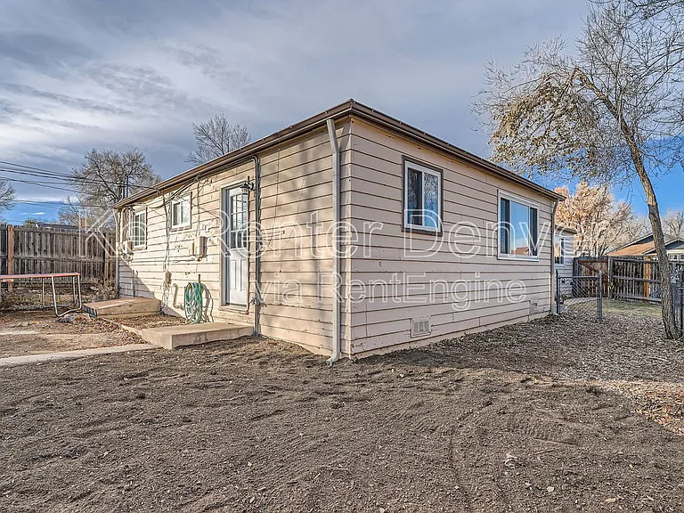 922 N Newton St — Photo 11