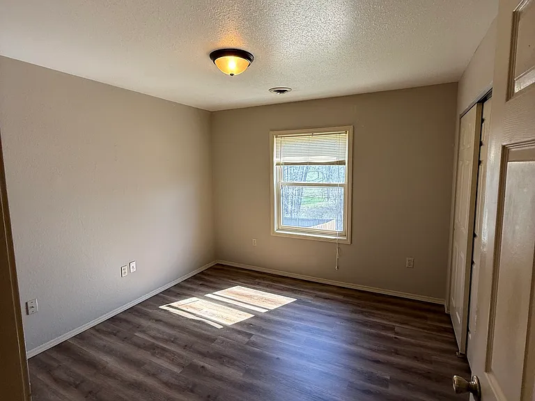 Westwind Apartments — Photo 17