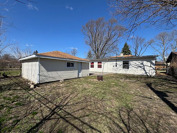 3rd image of 3133 Stafford Dr