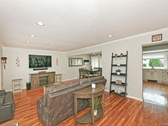 4th image of 4039 Hahn Avenue