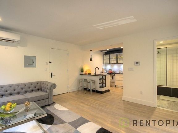 2nd image of 10 Lexington Ave #6U