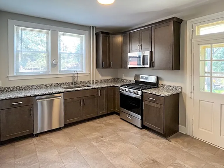 822 S Duke St — Photo 2