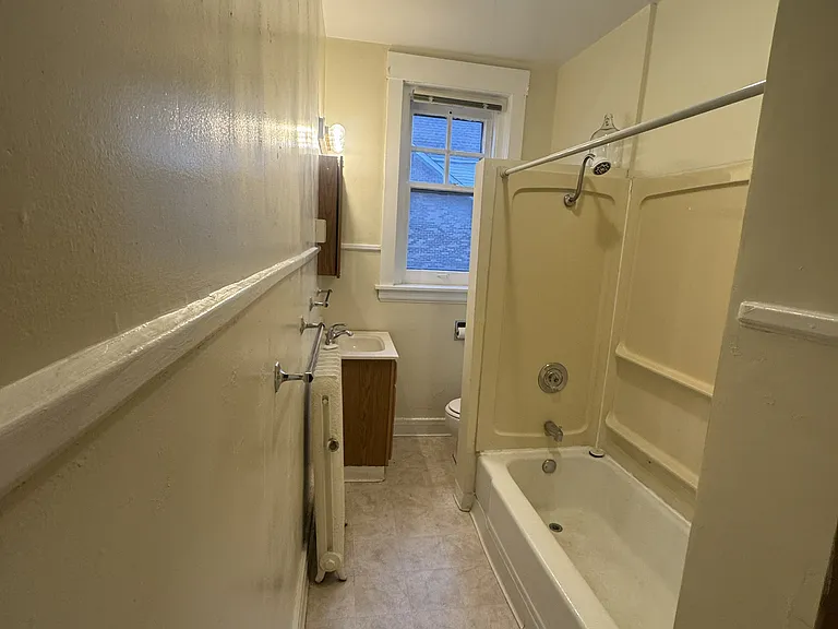 115 N 8th Ave E #11 — Photo 6