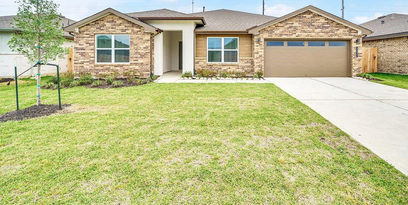 4 bed, 2.0 bath, 2146 sqft, $2,450 — Photo 1