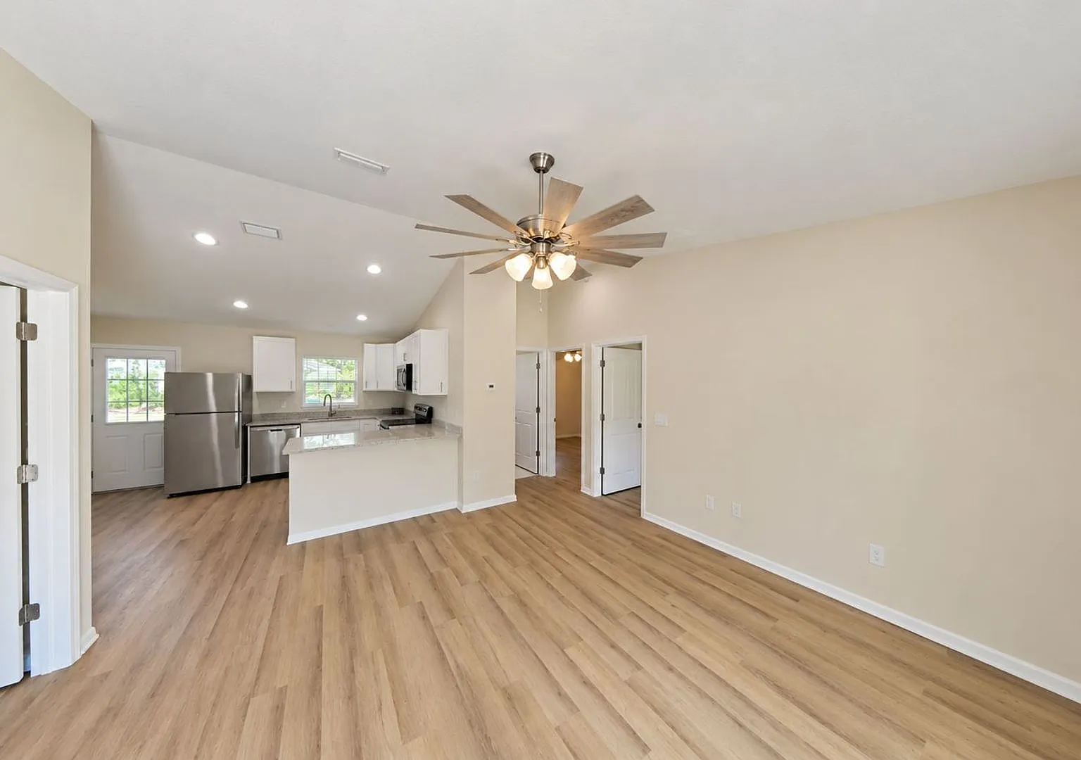 Brand New 3 Bedroom, 2 Bath Home Dunnellon — Photo 2
