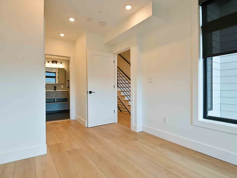 2641 4th St NE #2 — Photo 35