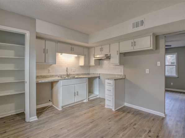 1900 Labette Manor Dr #8
