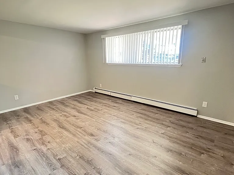 81 Parkview Ave — Photo 2