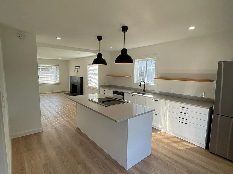 1206 N Anderson St — Photo 1