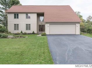 18 Rollingwood Dr, New Hartford, NY 13413