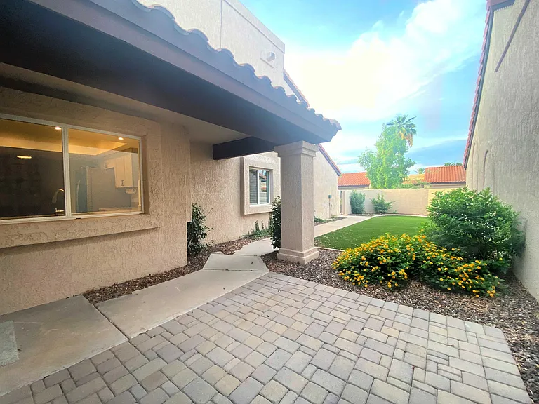Fully enclosed courtyard patio