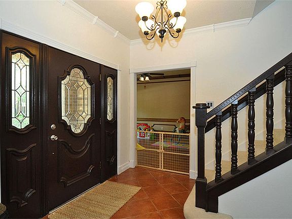 3rd image of 2811 Deer Hollow Dr