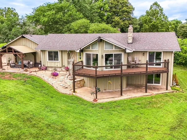 212 E Sunflower Blvd, Ozawkie, KS 66070