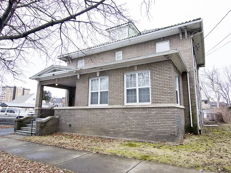 131 Hawley St — Photo 4