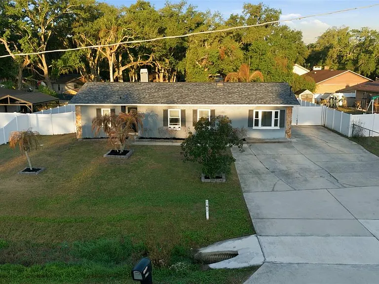 7403 Providence Rd — Photo 2