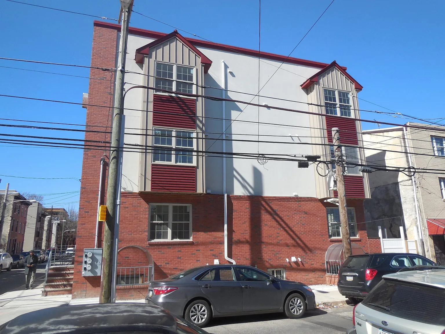 3 bed, 950 sqft, $715 — Photo 2