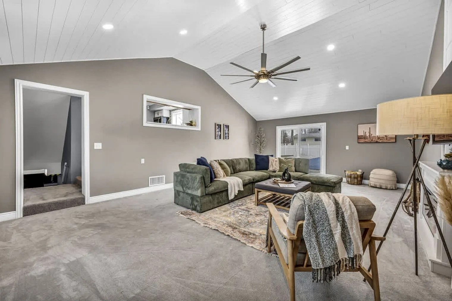 3 bed, 1.0 bath, 1506 sqft, $5,904 — Photo 3