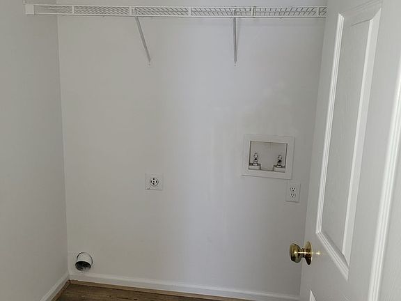 5th image of 4729 Honeysuckle Ln