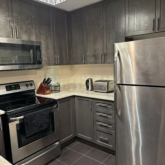 10 Waterview Dr — Photo 2