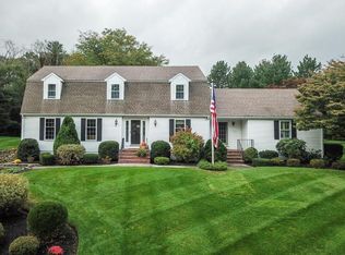 84 Country Club Dr, Franklin, MA 02038
