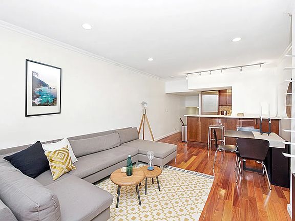 4th image of 106 Central Park S APT 2E
